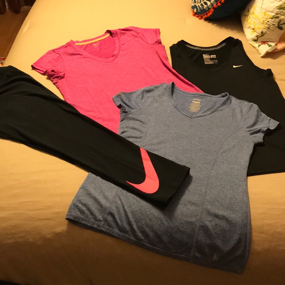 ❌SOLD❌👟Lot of 4 Athletic Wear👟